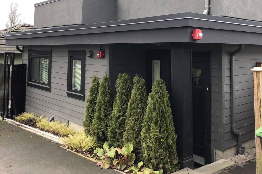 Photo of Others in Renfrew-Collingwood