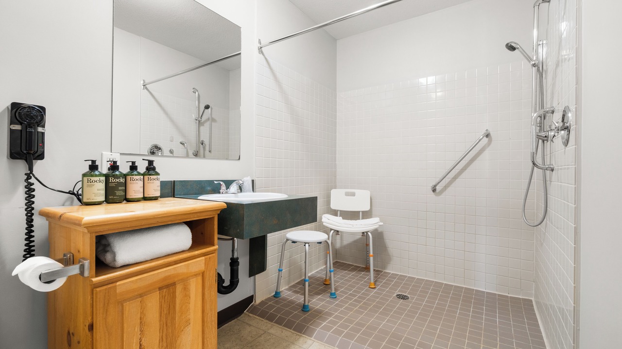 Photo of Bathroom in Nakusp