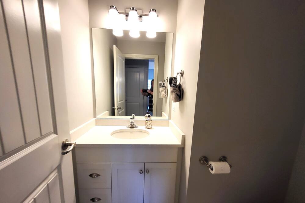 Photo of Bathroom in Osoyoos