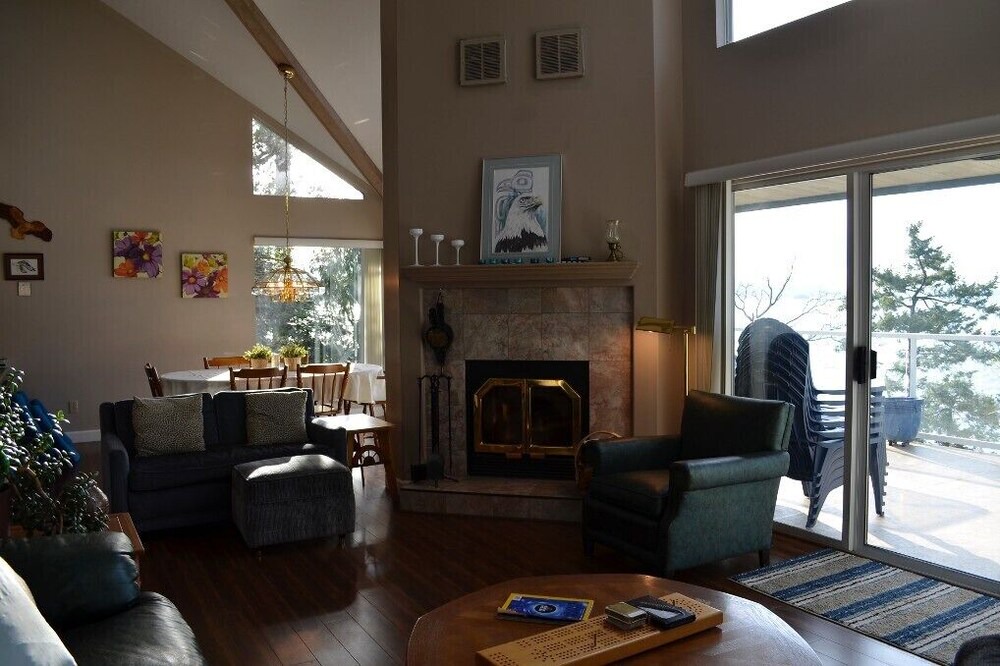 Photo of Livingroom in Pender Island