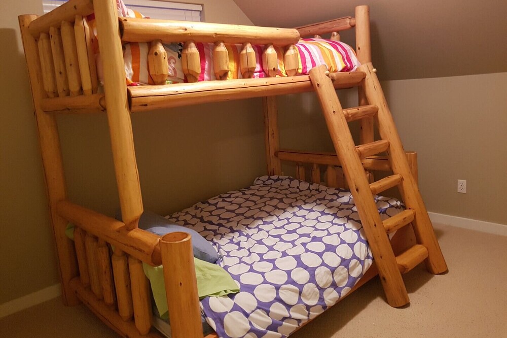 Photo of Bedroom in Lindell Beach