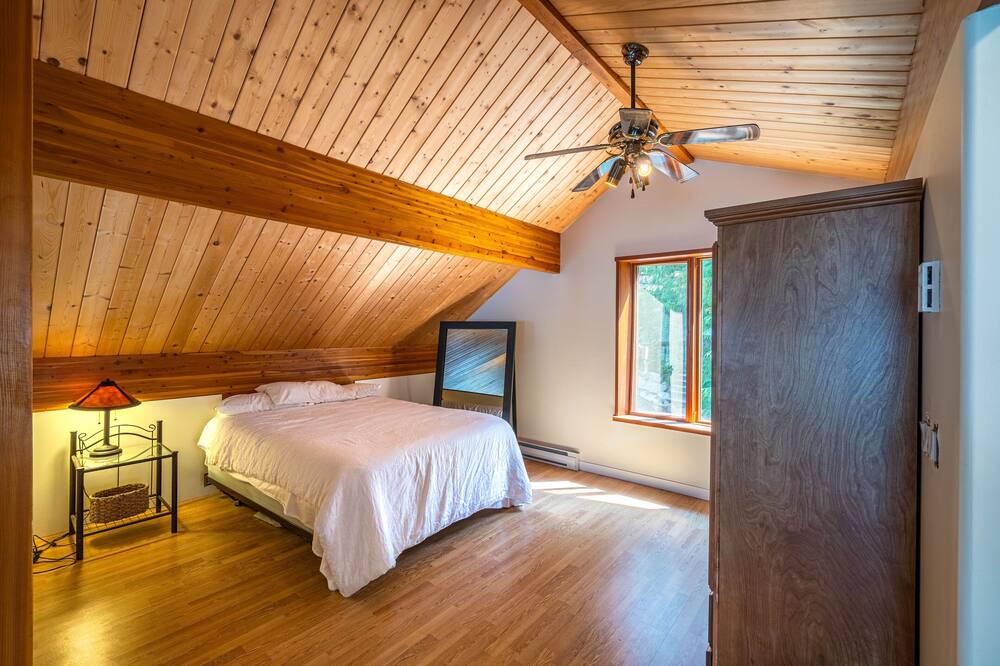 Photo of Bedroom in North Okanagan