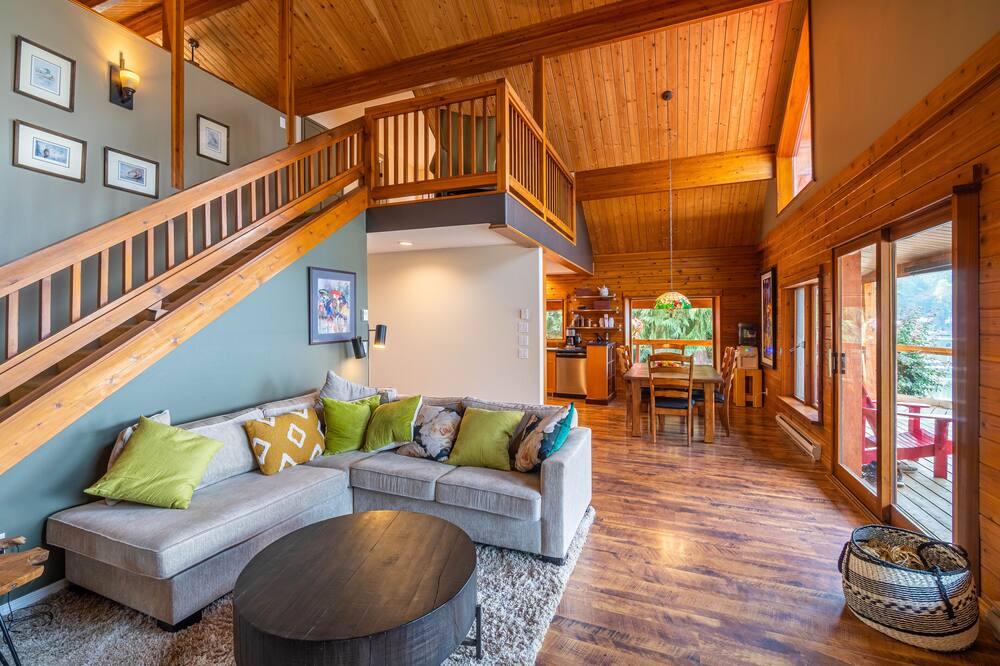 Photo of Livingroom in North Okanagan