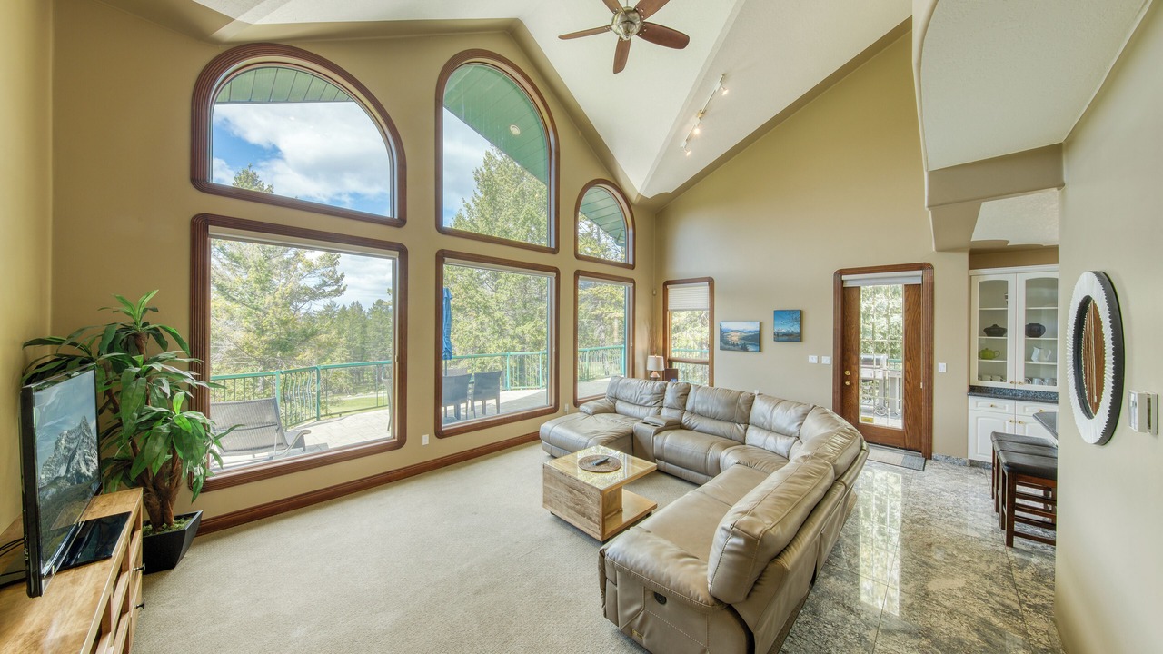 Photo of Livingroom in East Kootenay