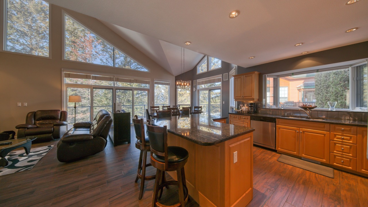 Photo of Livingroom in East Kootenay