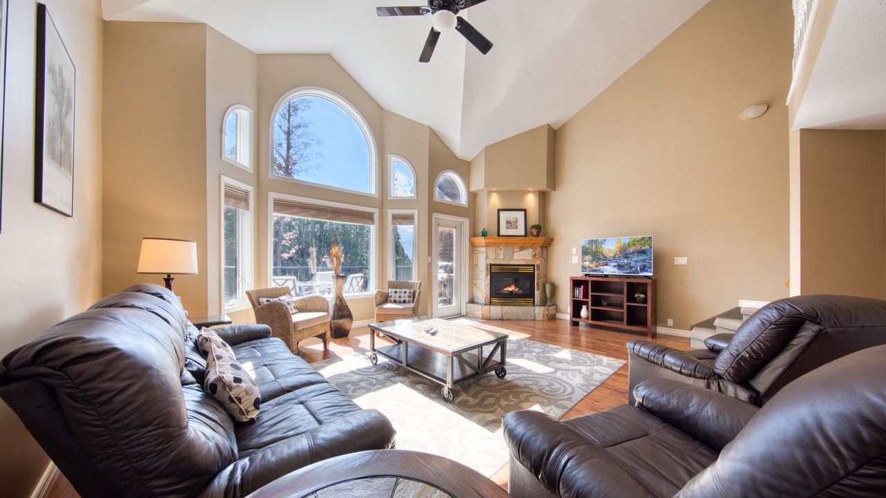 Photo of Livingroom in East Kootenay