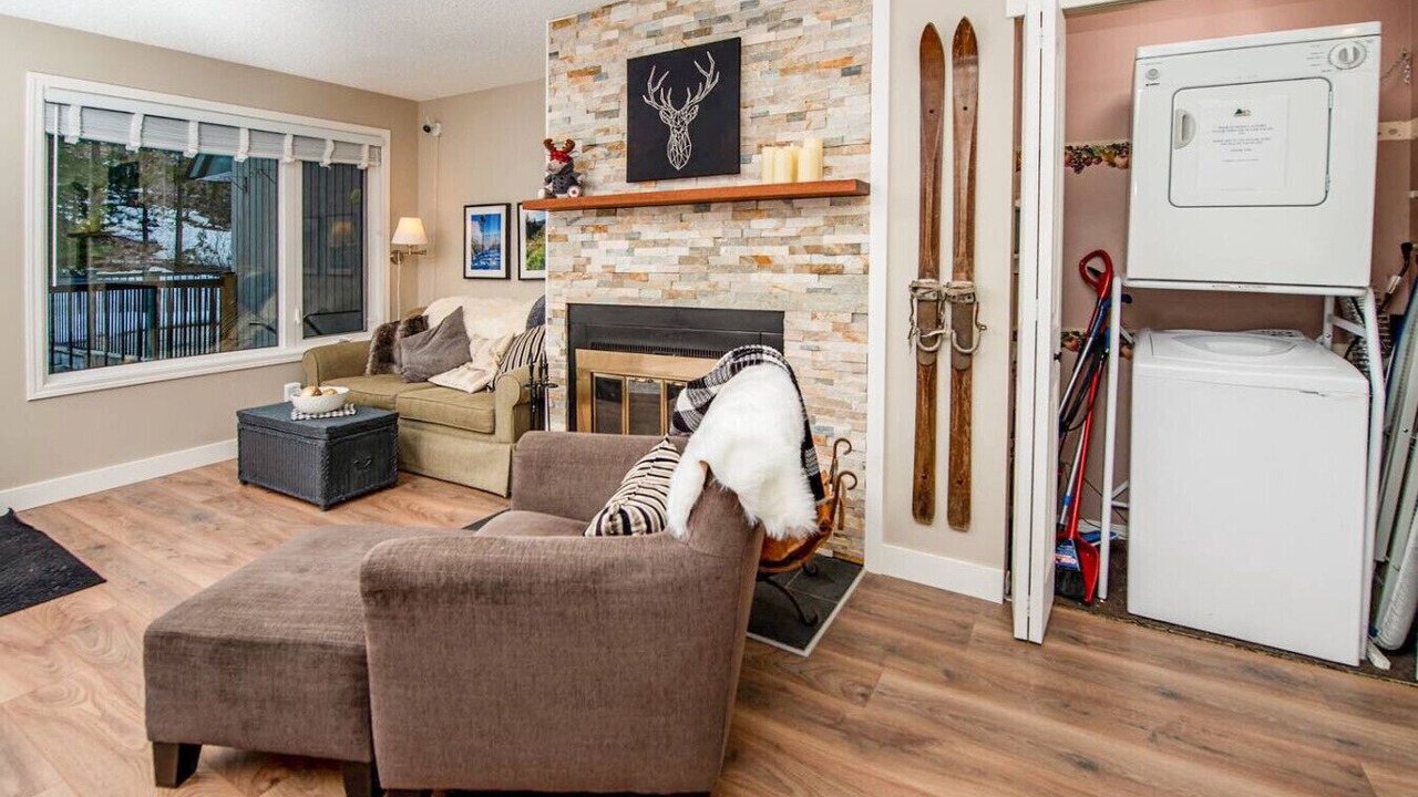 Photo of Livingroom in East Kootenay