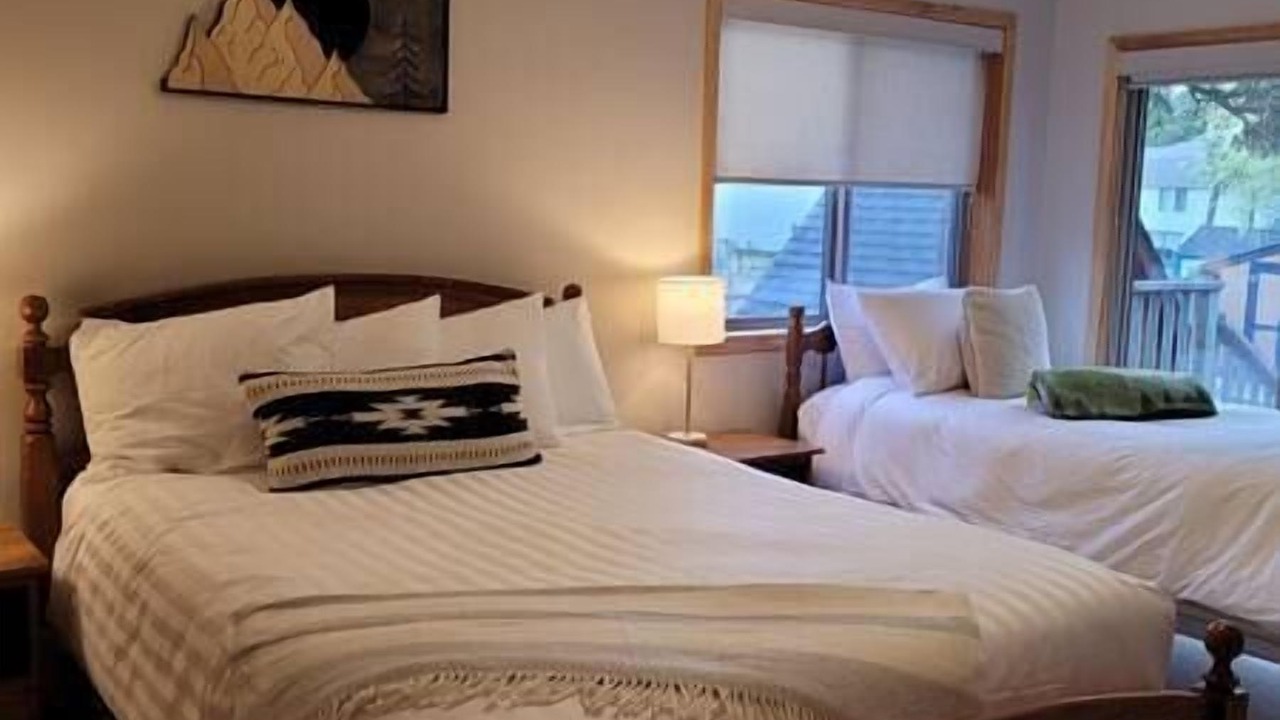 Photo of Bedroom in Radium Hot Springs