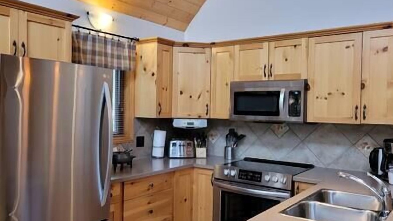 Photo of Kitchen in Radium Hot Springs