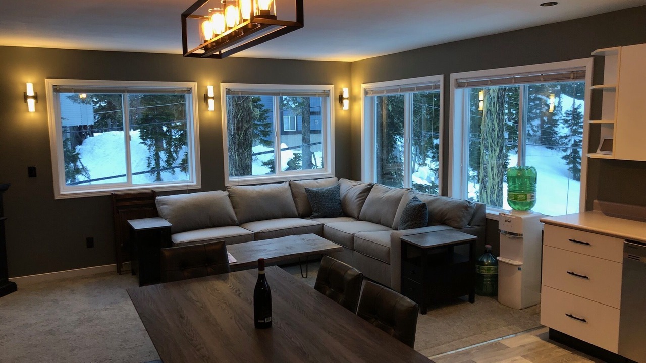 Photo of Livingroom in Courtenay