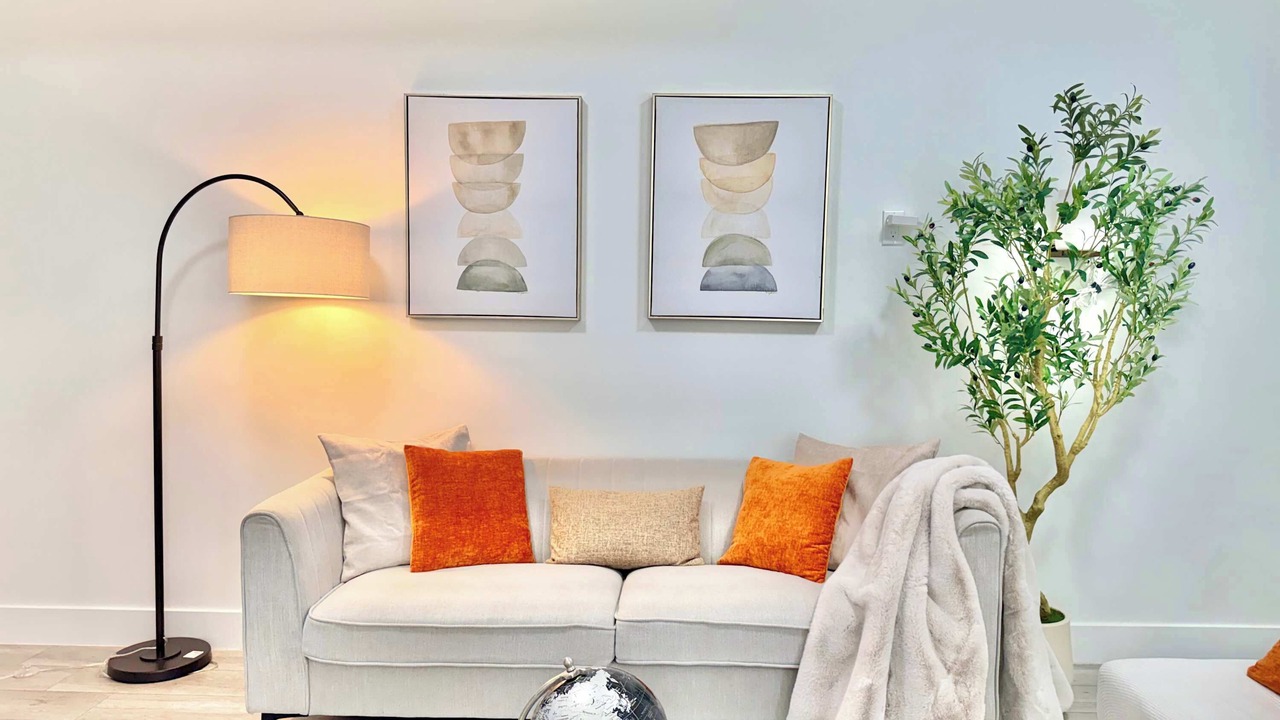 Photo of Livingroom in Surrey