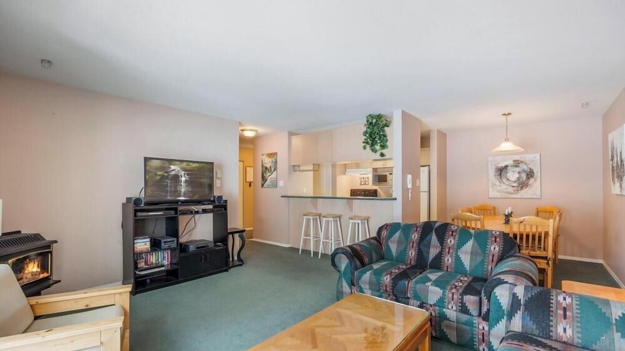 Photo of Livingroom in Courtenay