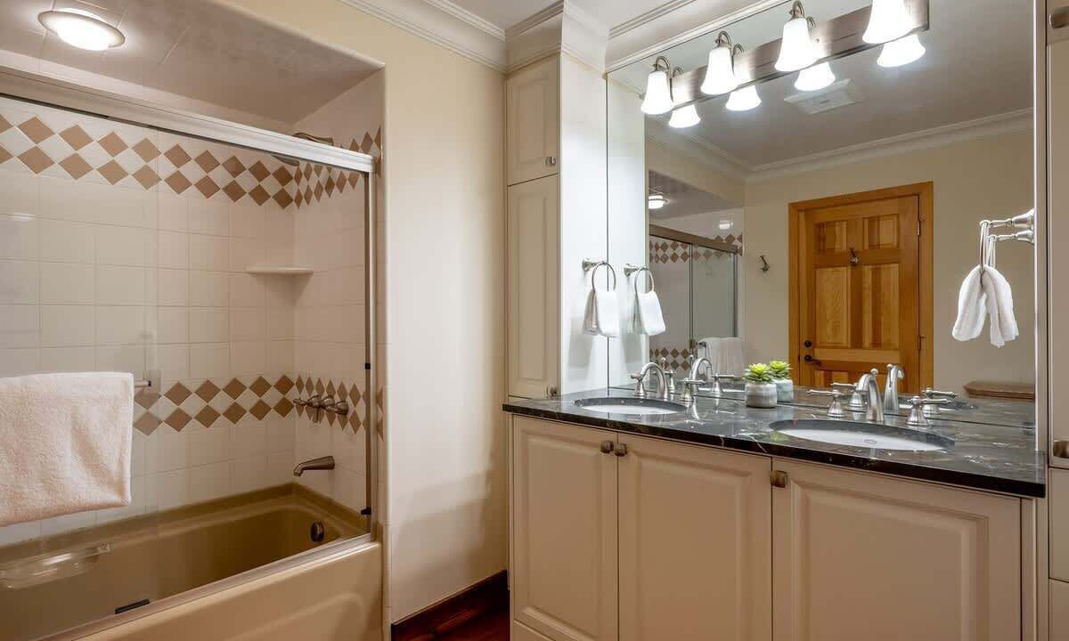 Photo of Bathroom in Nordic Estates