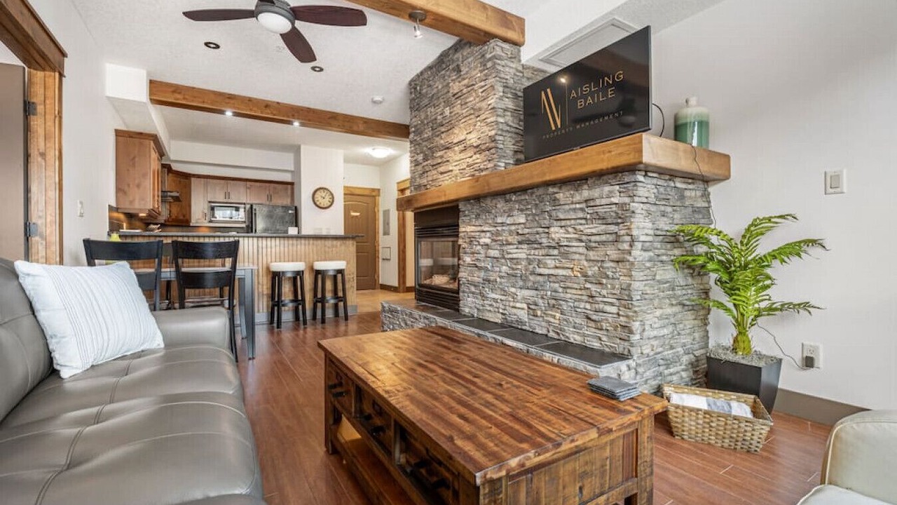 Photo of Livingroom in Radium Hot Springs