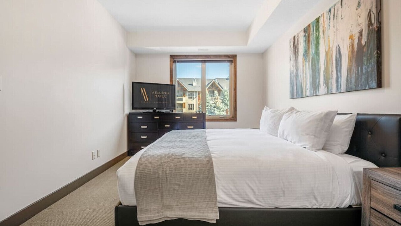 Photo of Bedroom in Radium Hot Springs