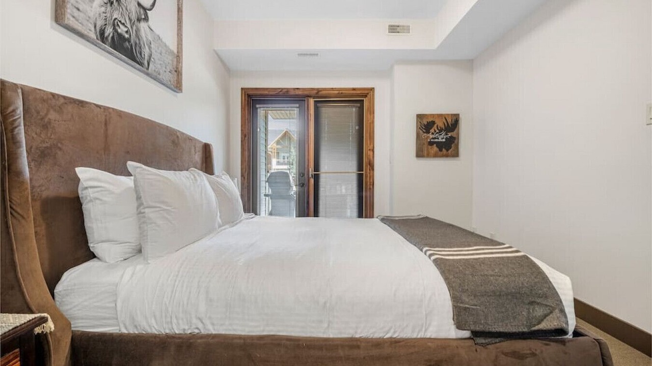 Photo of Bedroom in Radium Hot Springs