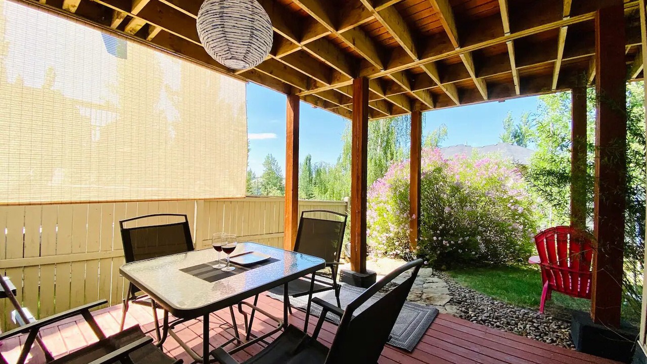Photo of Outdoor in Springbank Hill