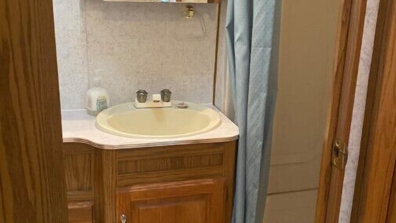 Photo of Bathroom in Division No. 3