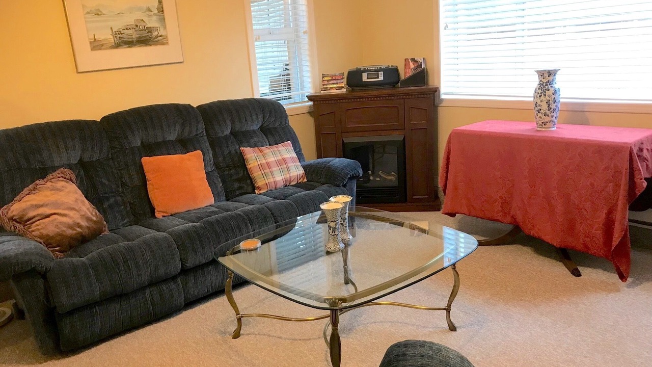 Photo of Livingroom in Cordova Bay