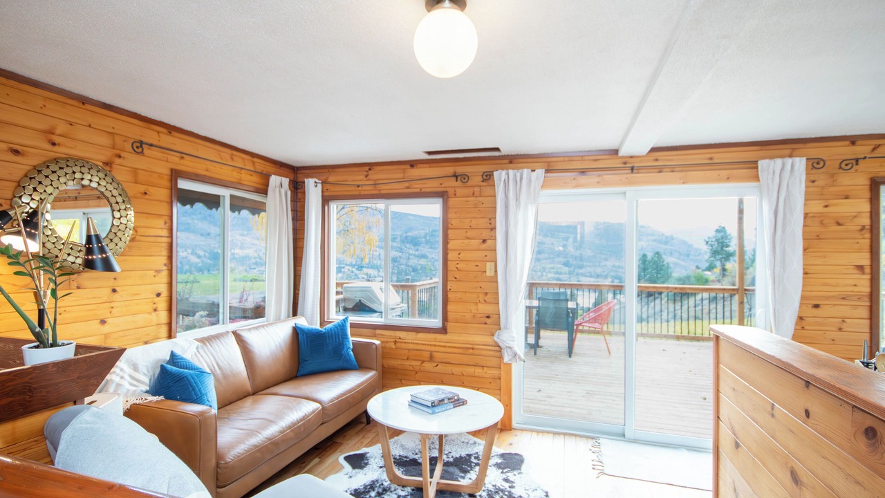 Photo of Livingroom in Okanagan-Similkameen