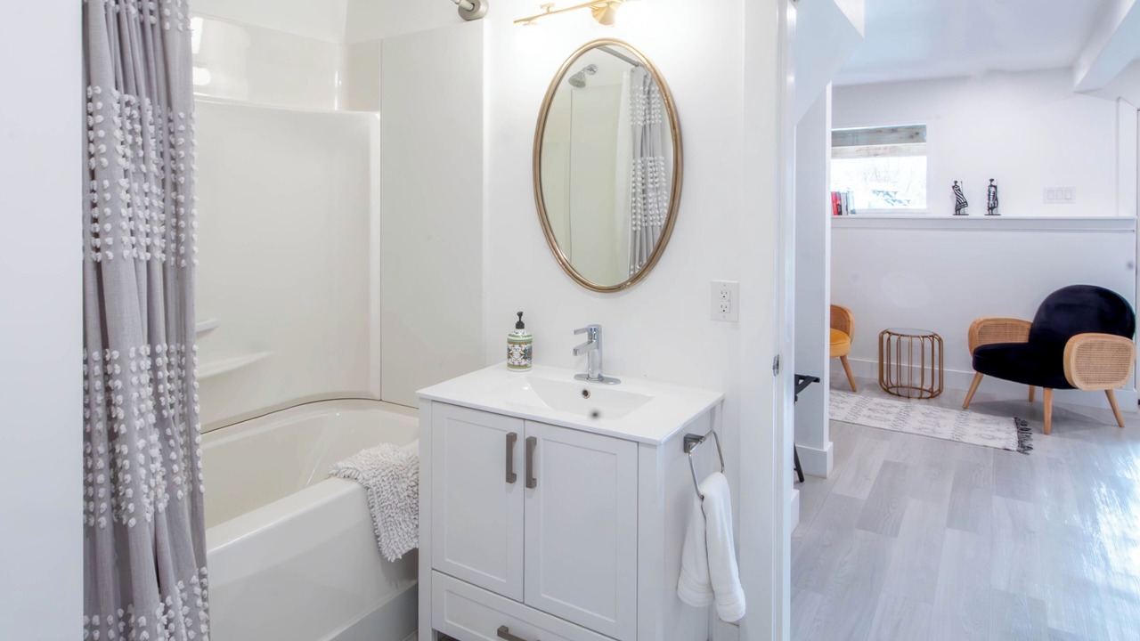 Photo of Bathroom in Okanagan-Similkameen