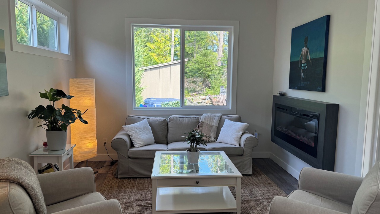 Photo of Livingroom in Youbou