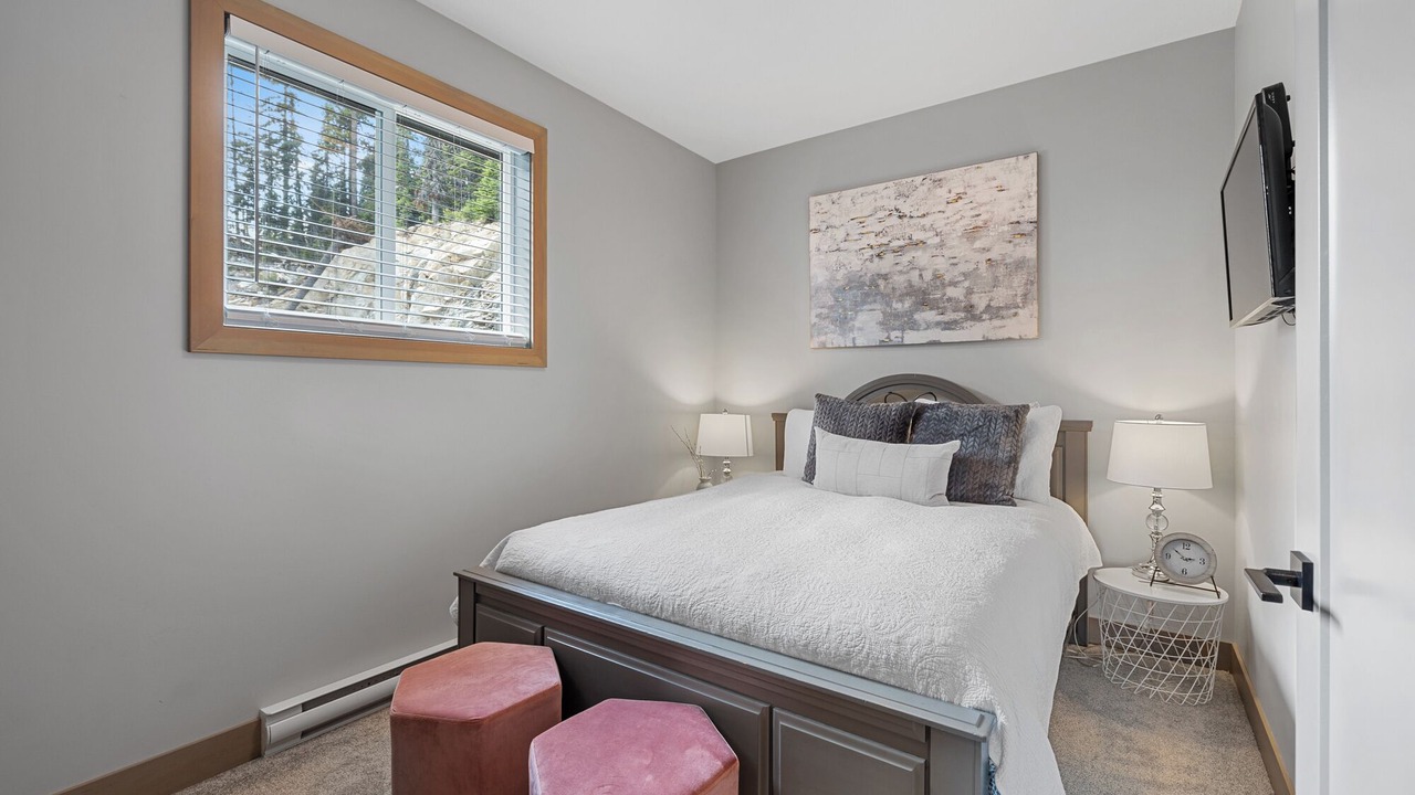 Photo of Bedroom in Snow Pine Estates