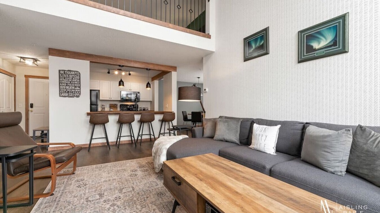 Photo of Livingroom in Radium Hot Springs
