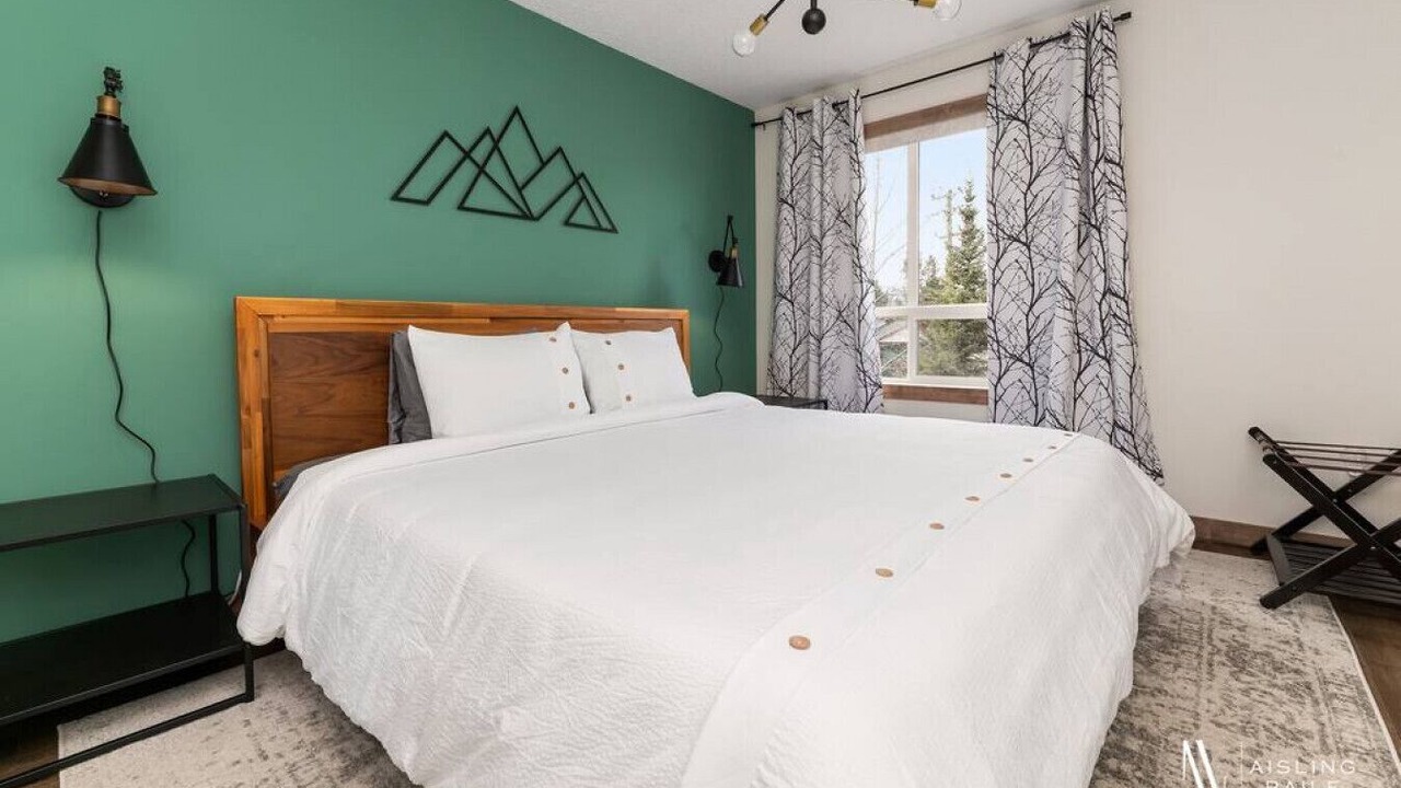 Photo of Bedroom in Radium Hot Springs