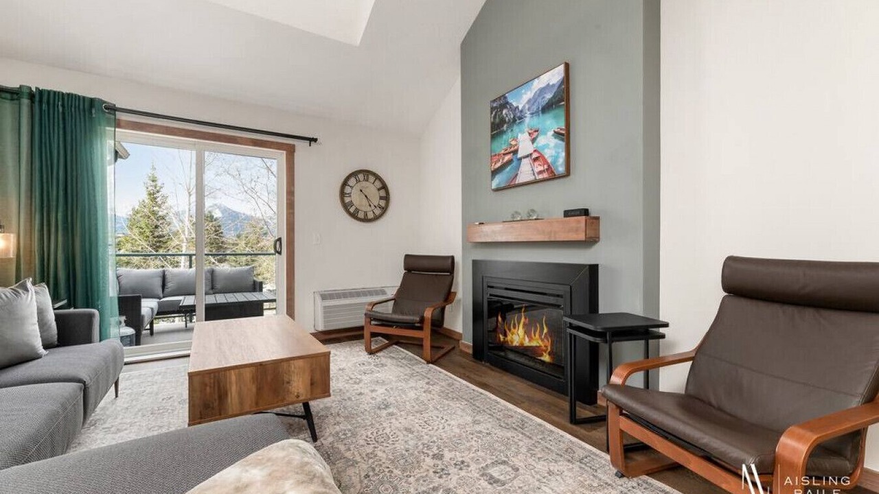Photo of Livingroom in Radium Hot Springs