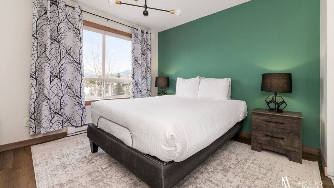 Photo of Bedroom in Radium Hot Springs