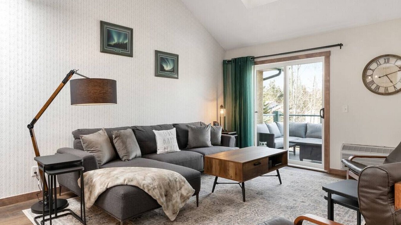 Photo of Livingroom in Radium Hot Springs