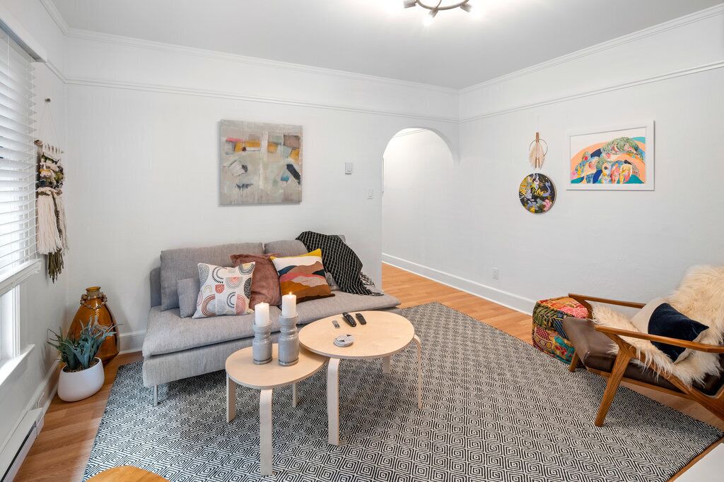 Photo of Livingroom in James Bay