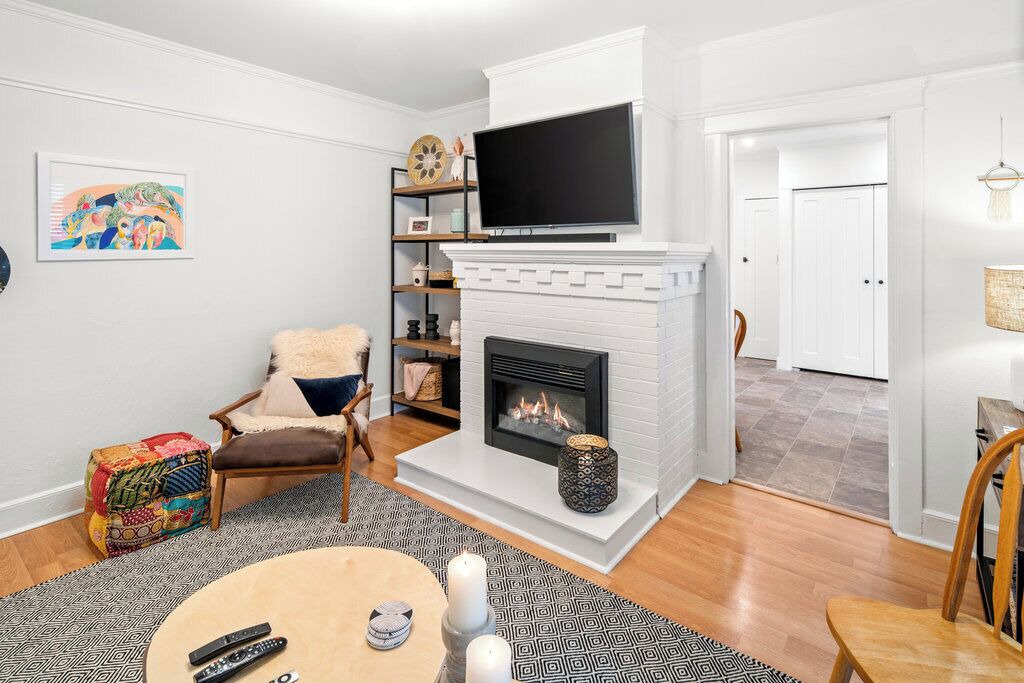 Photo of Livingroom in James Bay