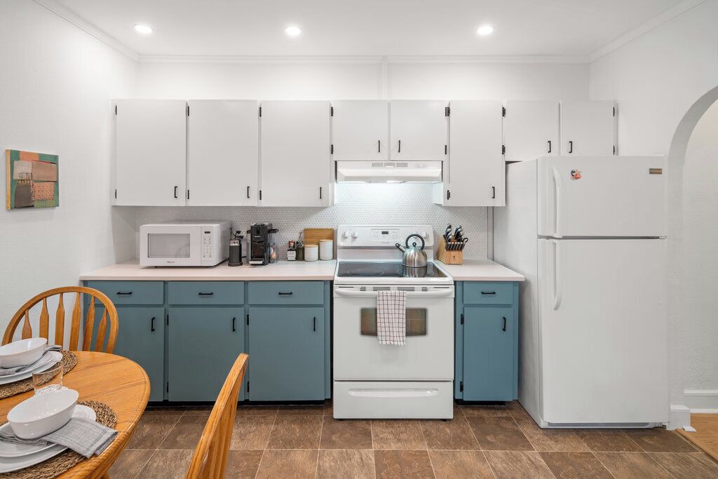 Photo of Kitchen in James Bay