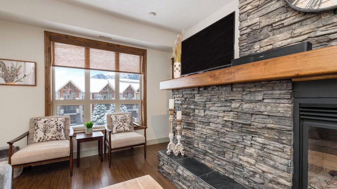 Photo of Livingroom in Radium Hot Springs