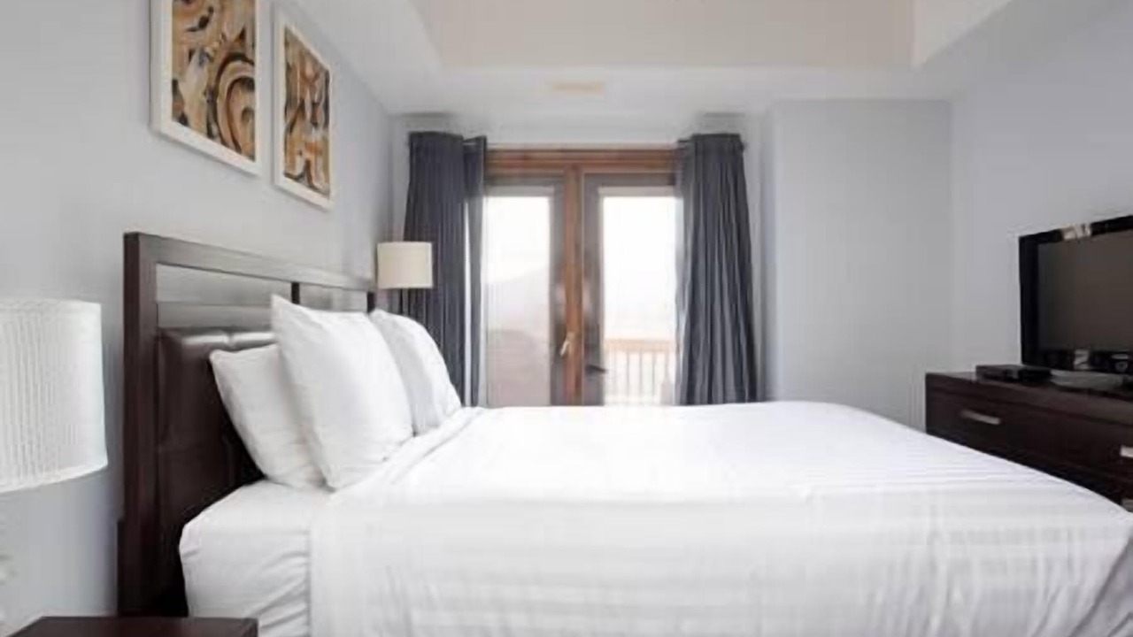 Photo of Bedroom in Radium Hot Springs