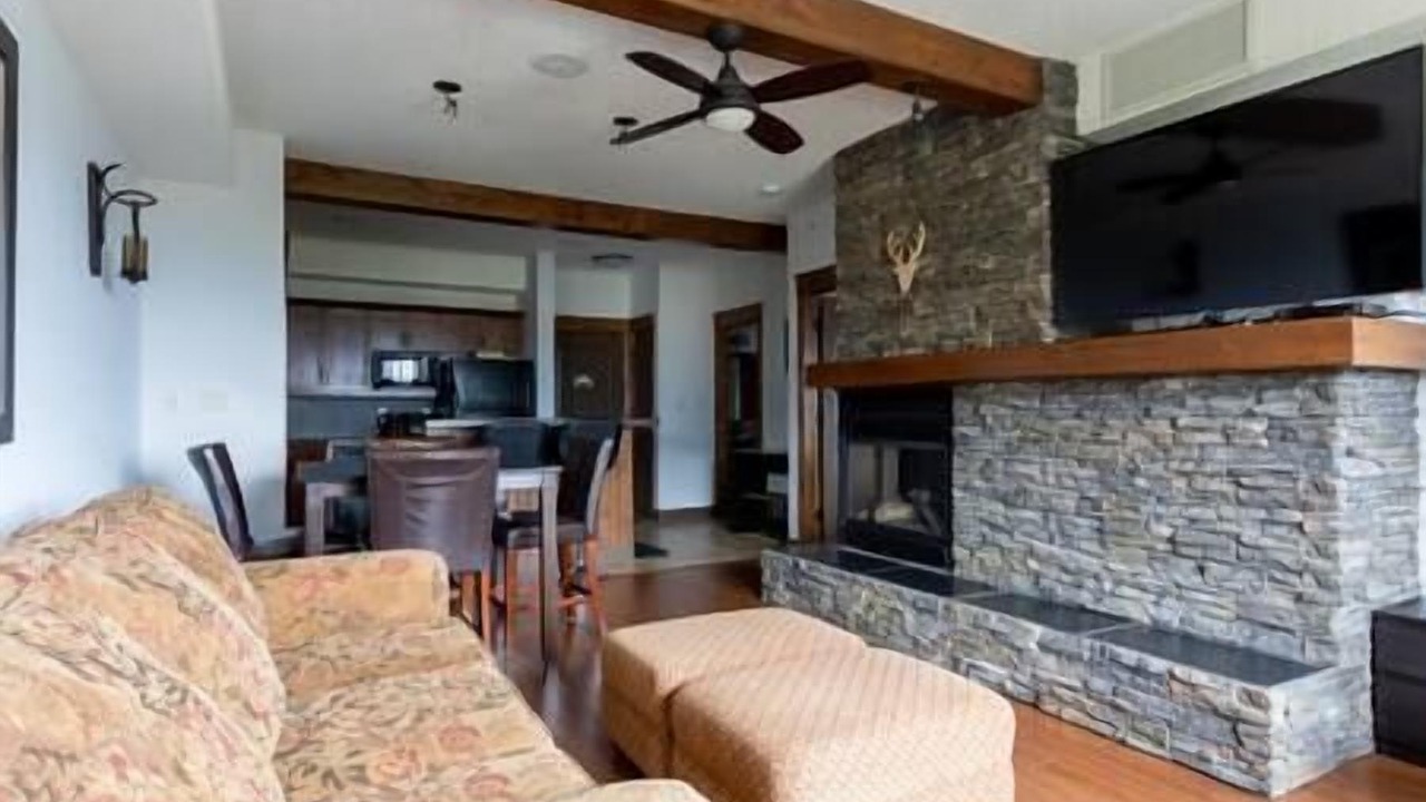 Photo of Livingroom in Radium Hot Springs