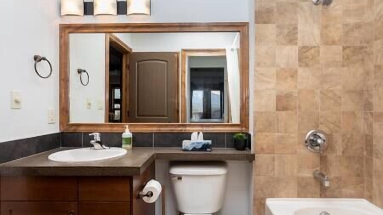 Photo of Bathroom in Radium Hot Springs