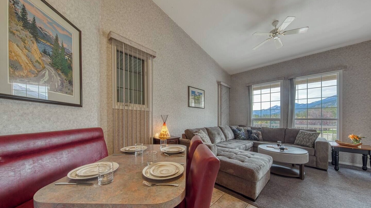 Photo of Livingroom in East Kootenay