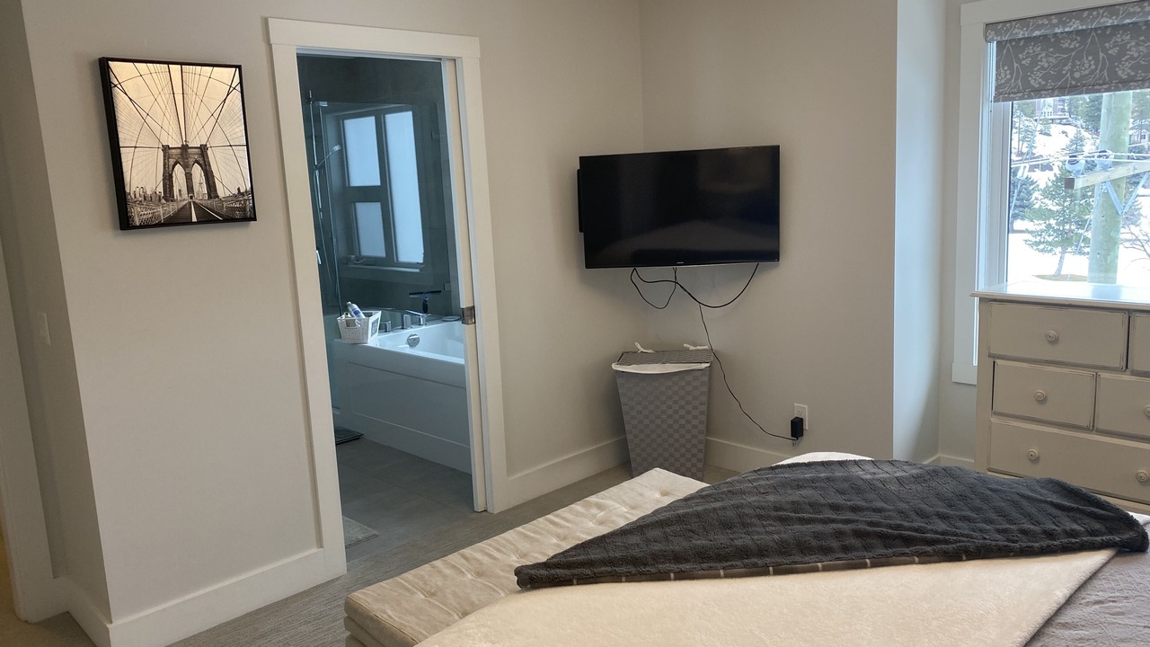 Photo of Bedroom in Shannon Lake