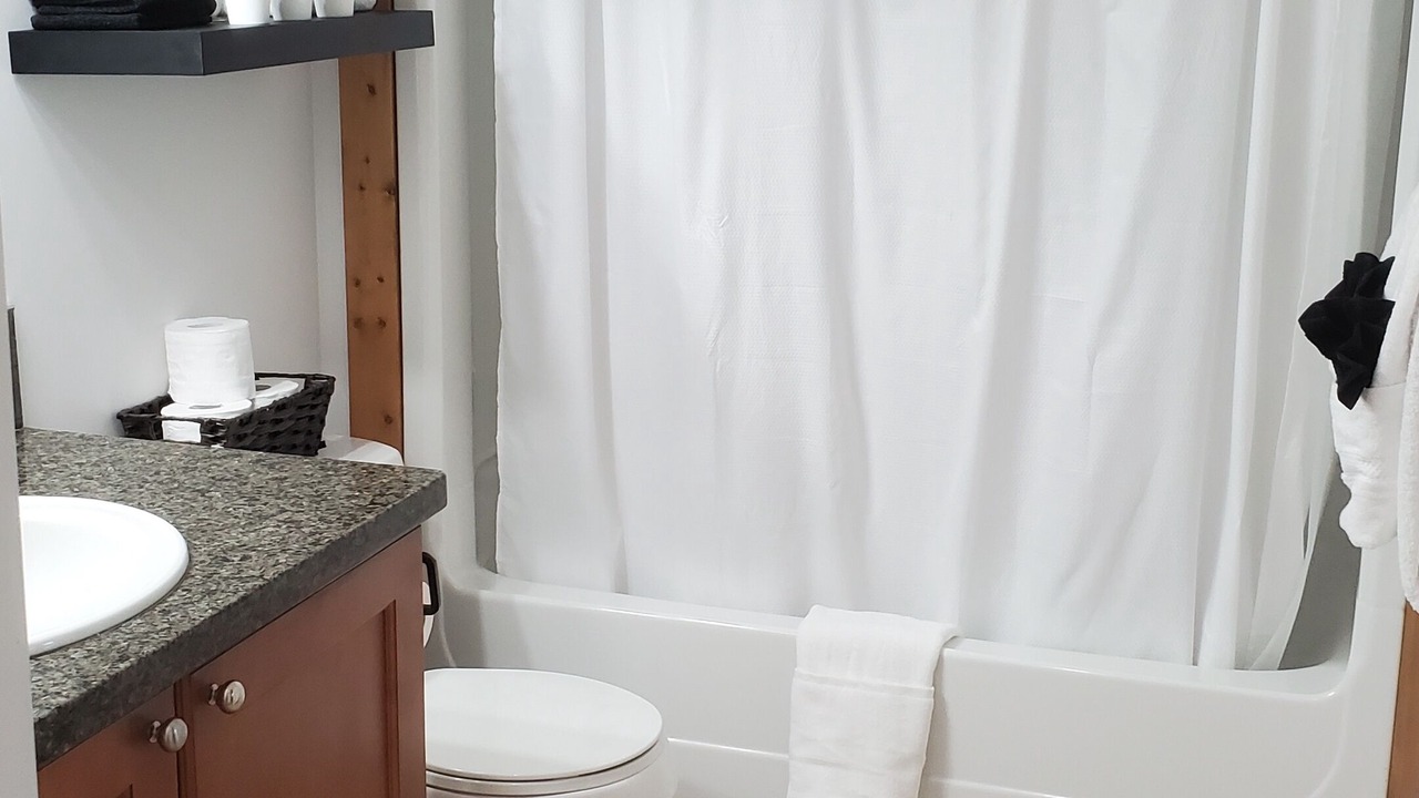 Photo of Bathroom in Osoyoos