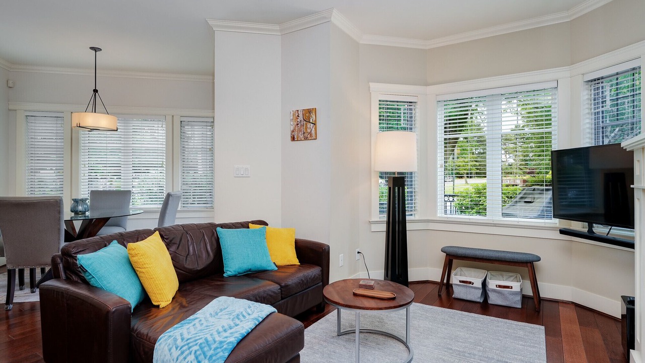 Photo of Livingroom in James Bay