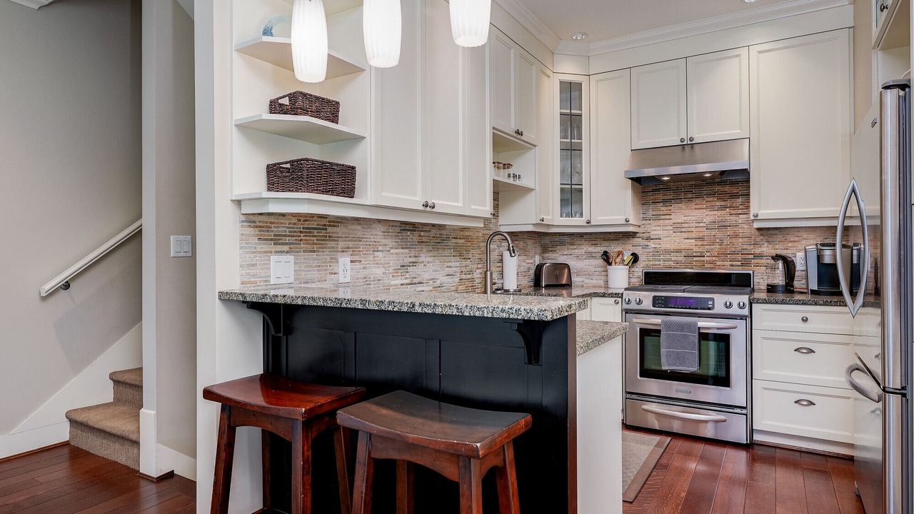 Photo of Kitchen in James Bay