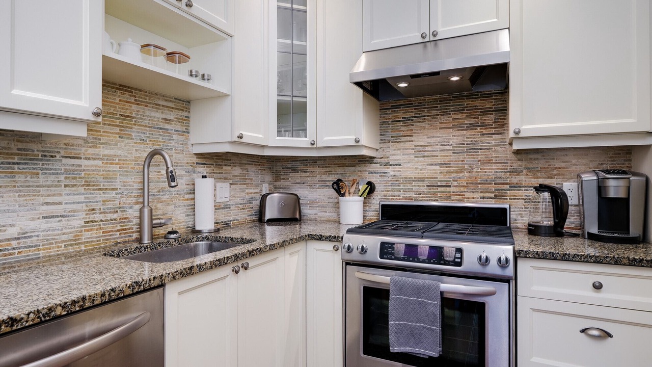 Photo of Kitchen in James Bay