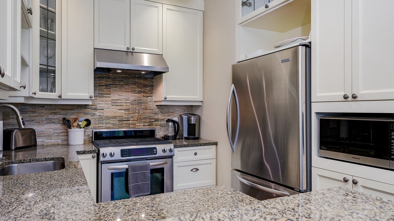 Photo of Kitchen in James Bay