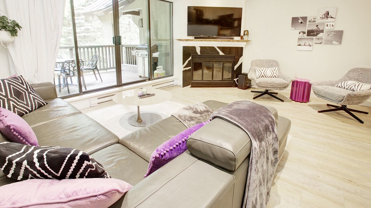 Photo of Livingroom in Upper Village