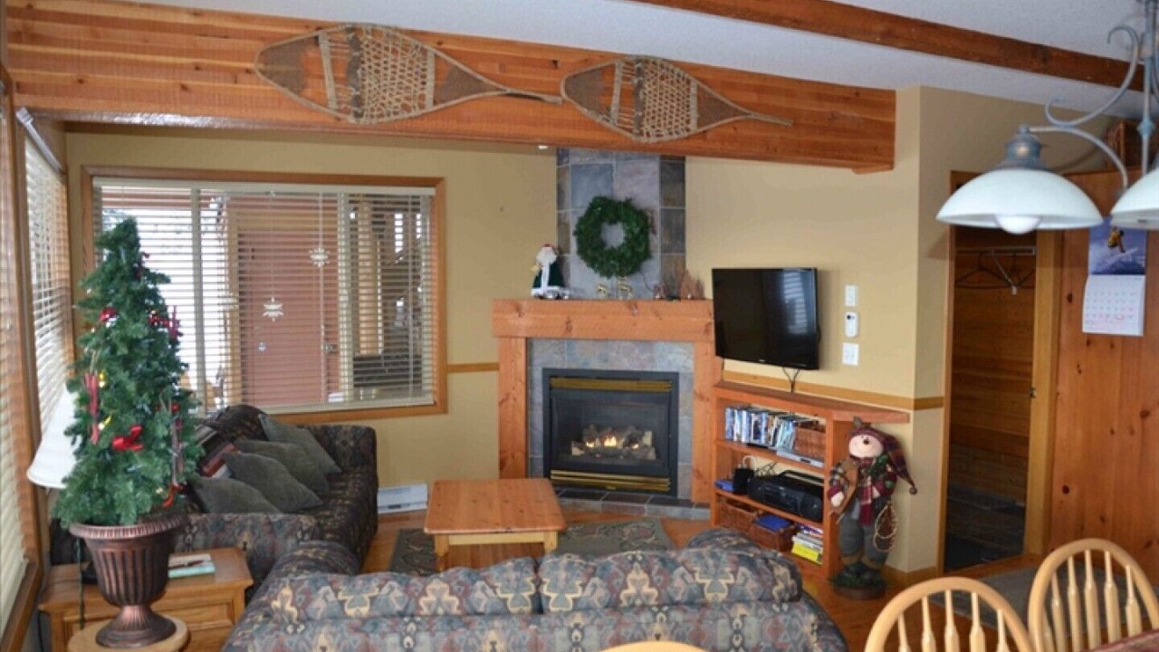 Photo of Livingroom in Snow Pine Estates