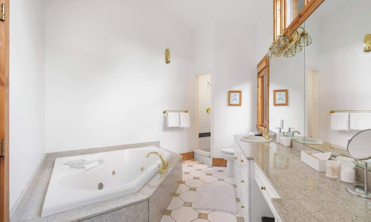 Photo of Bathroom in Blueberry Hill