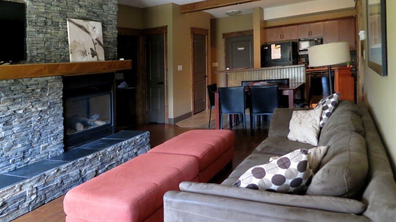 Photo of Livingroom in Radium Hot Springs